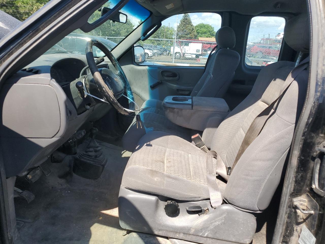 2002 Ford F150 VIN: 1FTRX18W32KD70240 Lot: 61463024