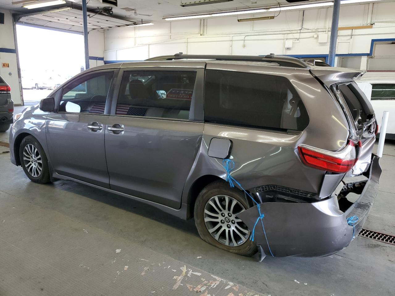 5TDYZ3DC6LS083370 2020 TOYOTA SIENNA - Image 2