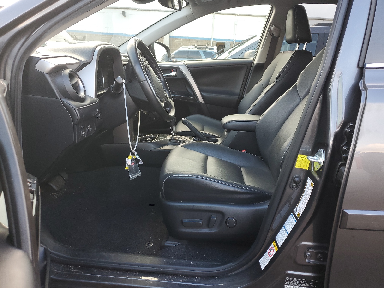 JTMDFREVXHJ163107 2017 Toyota Rav4 Limited