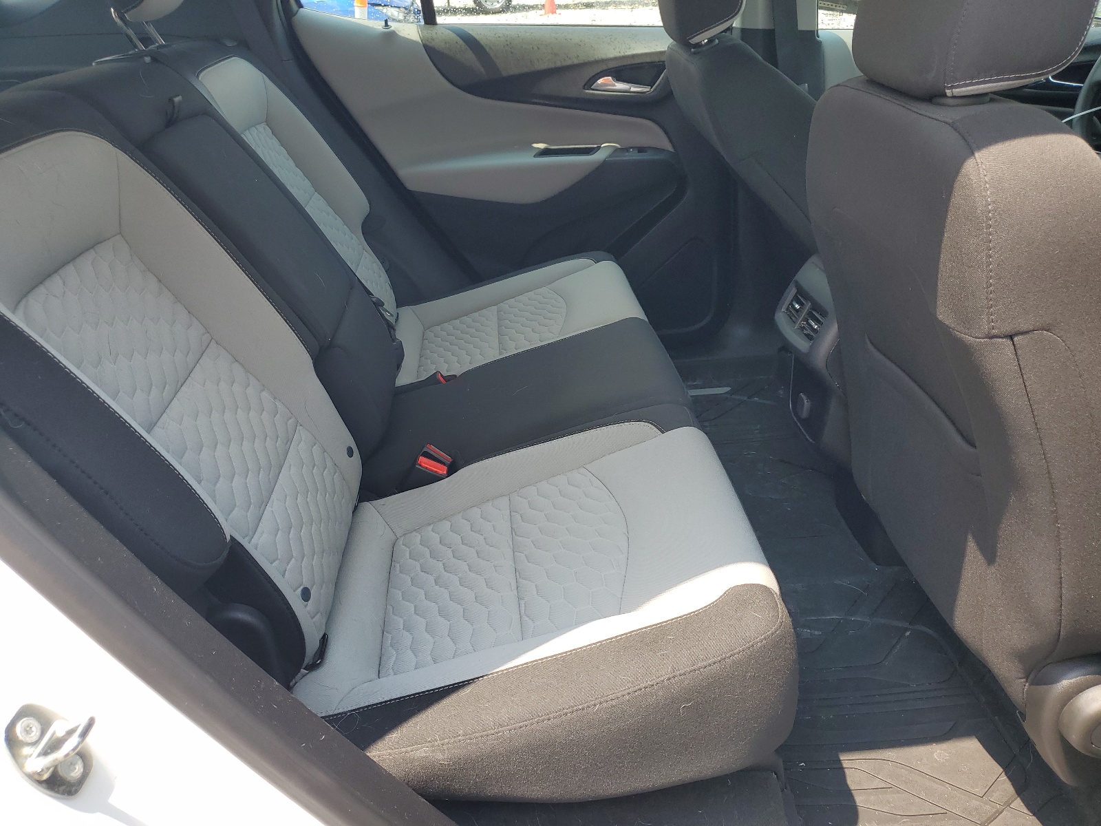 2GNAXREV7J6172213 2018 Chevrolet Equinox Ls