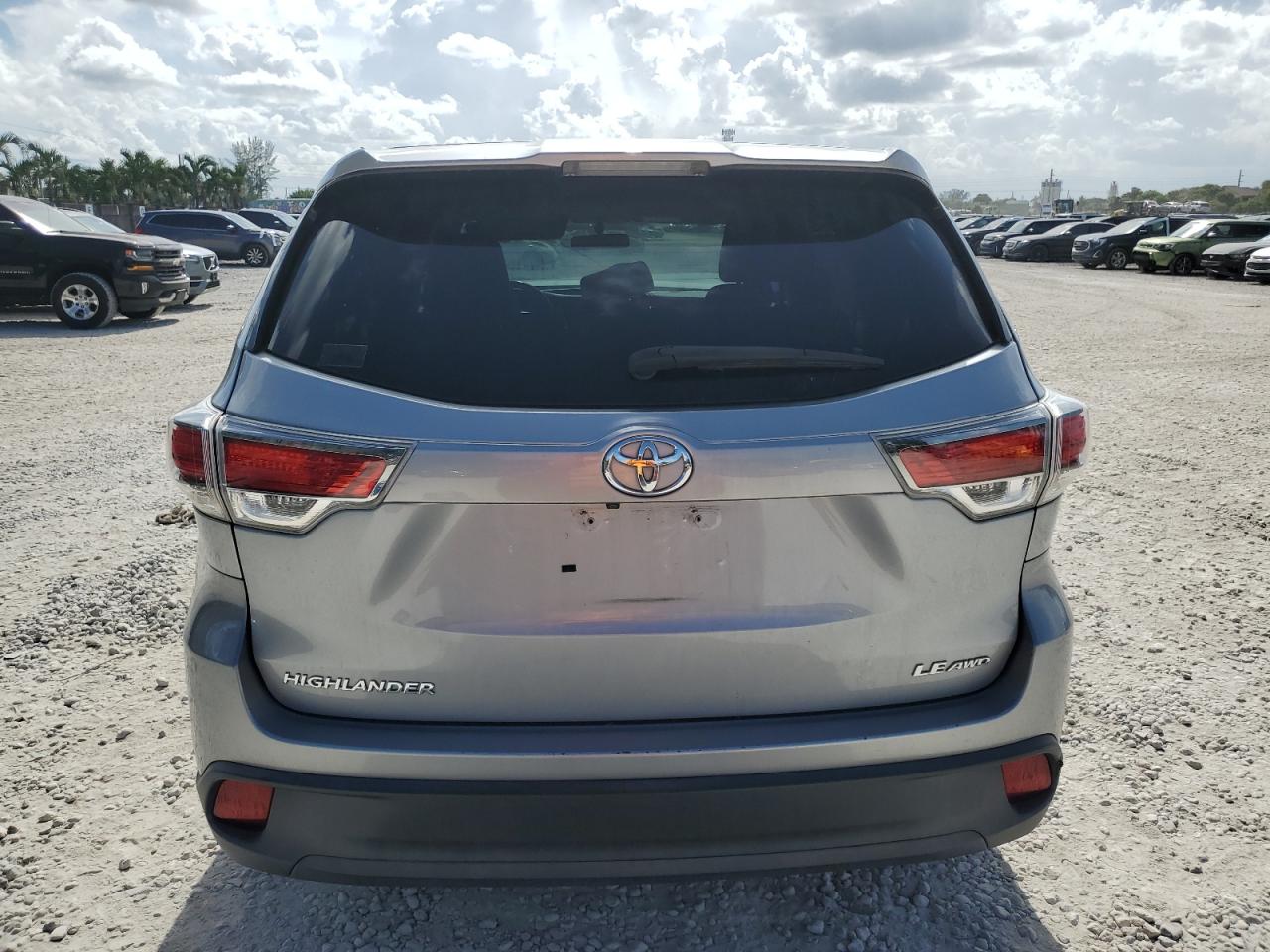 2015 Toyota Highlander Le VIN: 5TDBKRFH9FS207870 Lot: 64005484