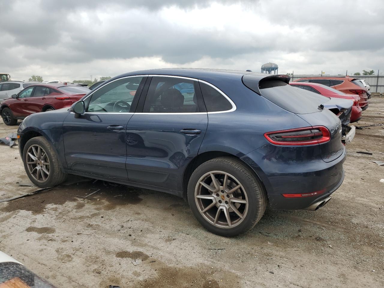 2016 Porsche Macan - Image 2