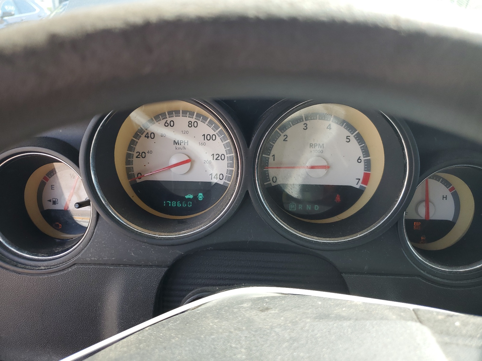 2B3CJ4DV8AH318664 2010 Dodge Challenger Se