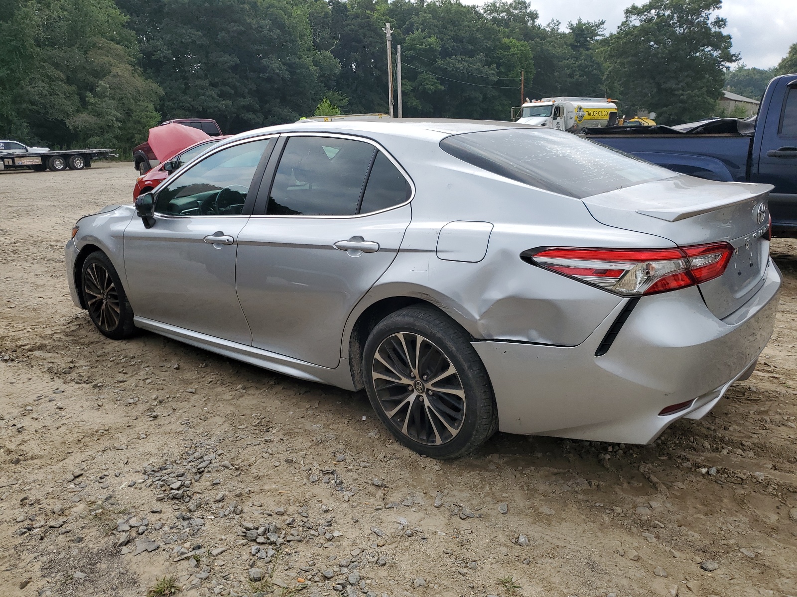 2018 Toyota Camry L vin: 4T1B11HK1JU562402