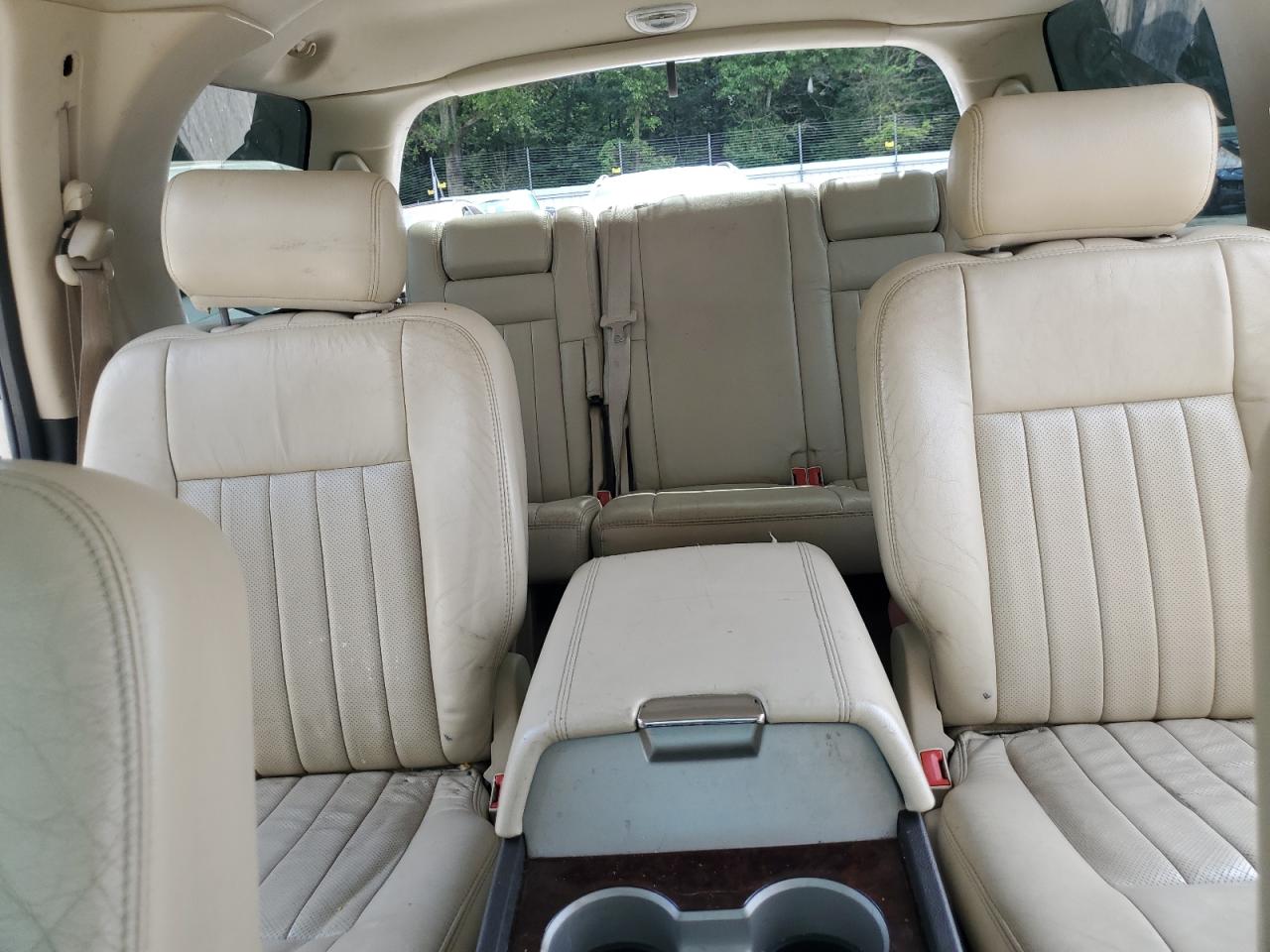 2003 Lincoln Navigator - Image 10