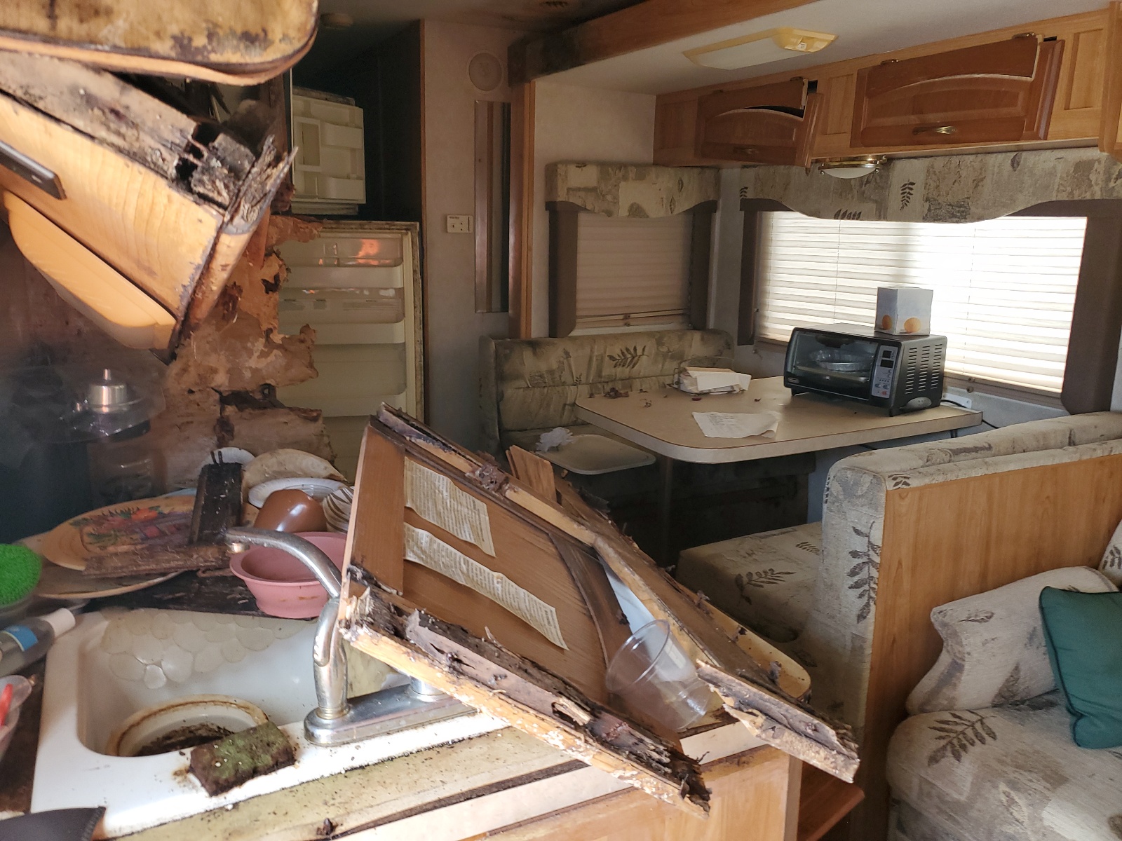 1F6NF53S240A04459 2004 Ford F550 Super Duty Stripped Chassis