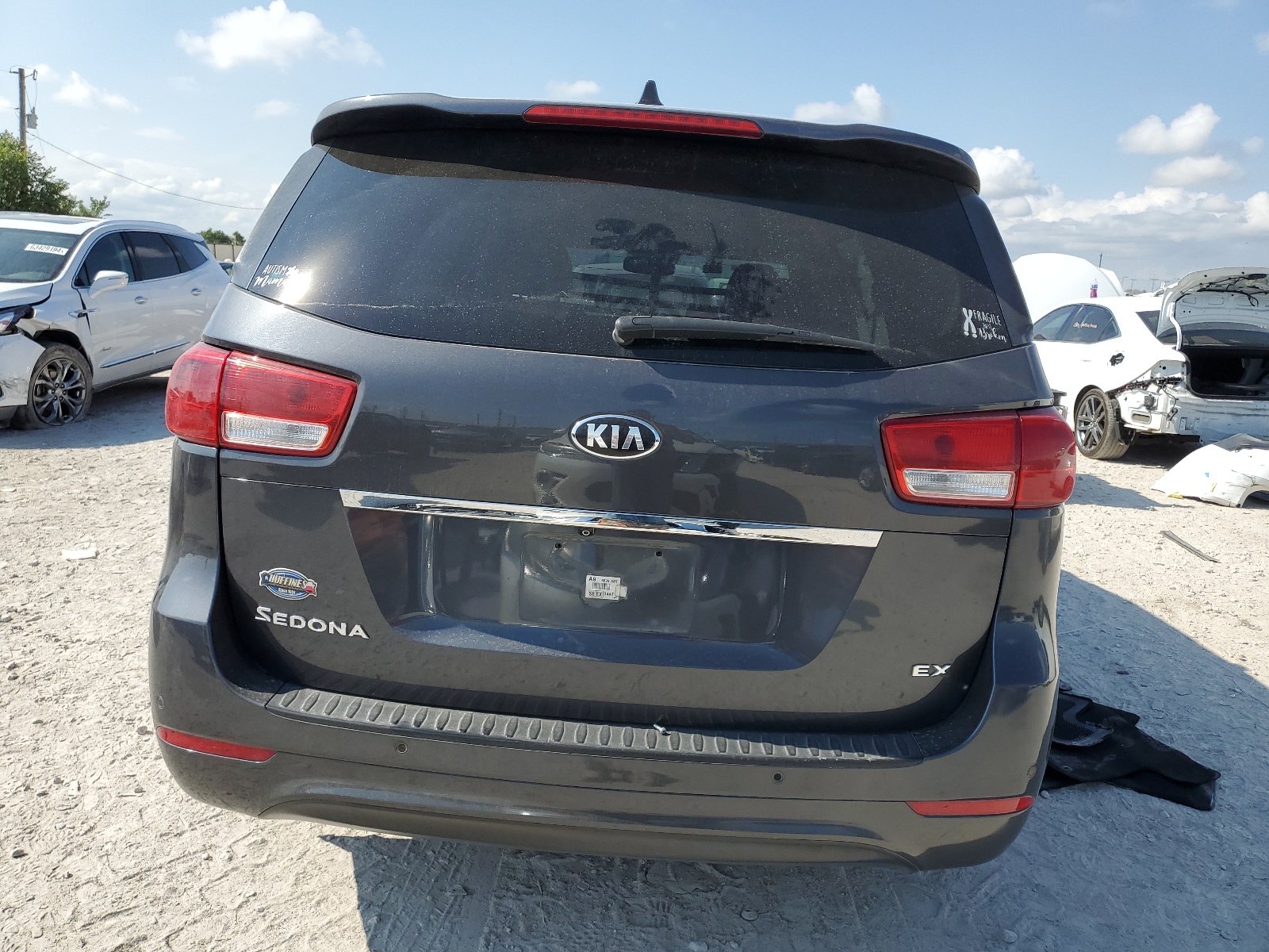 KNDMC5C17J6365705 2018 Kia Sedona Ex