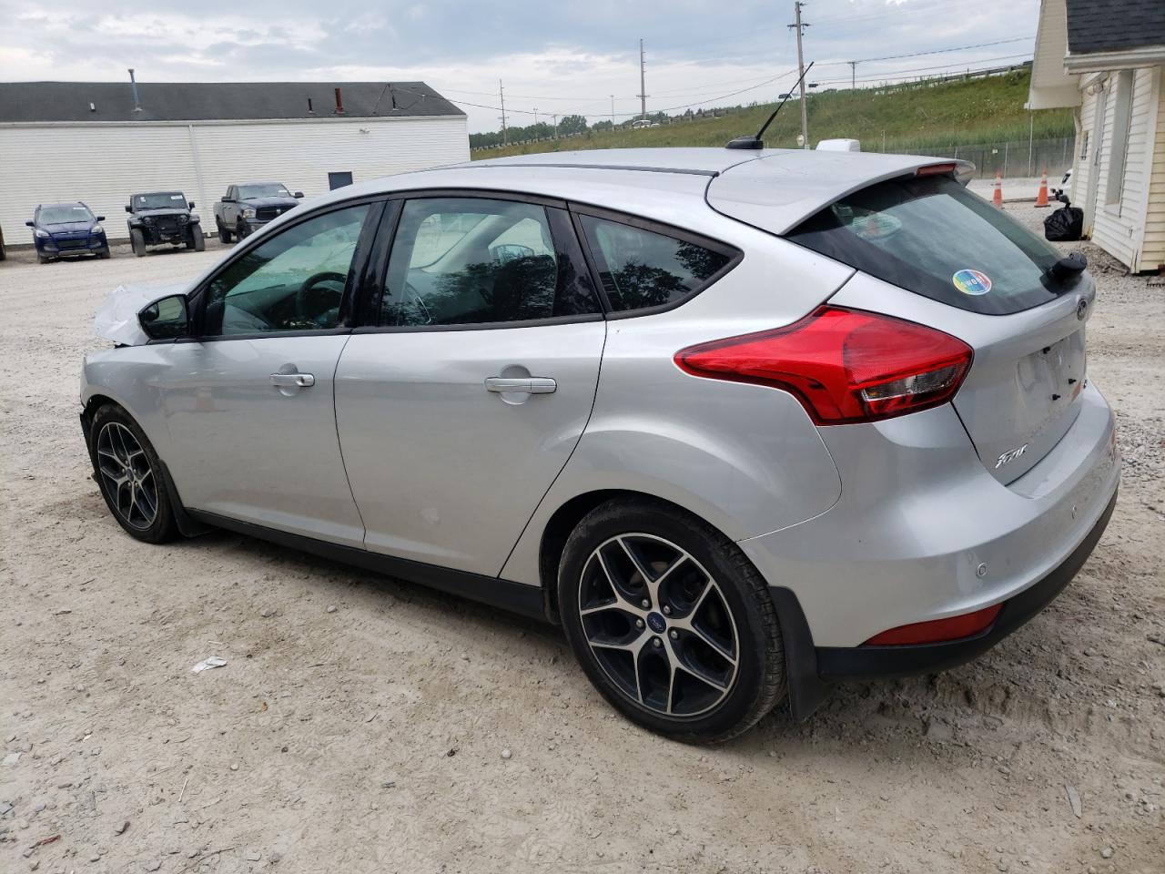 1FADP3M27HL313041 2017 FORD FOCUS - Image 2