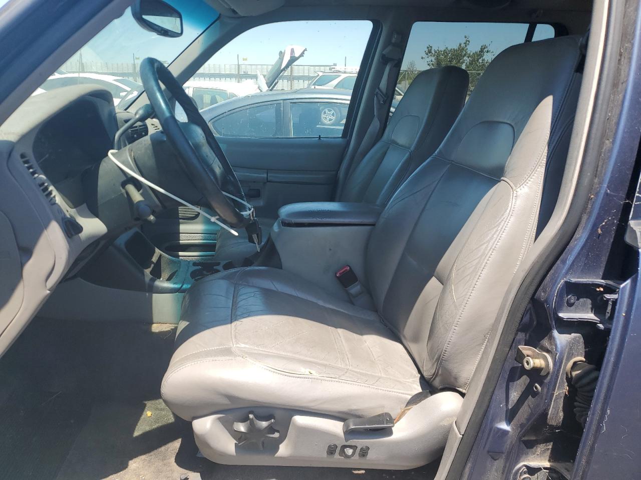 2000 Ford Explorer Xlt VIN: 1FMDU73E0YZA43455 Lot: 62177754