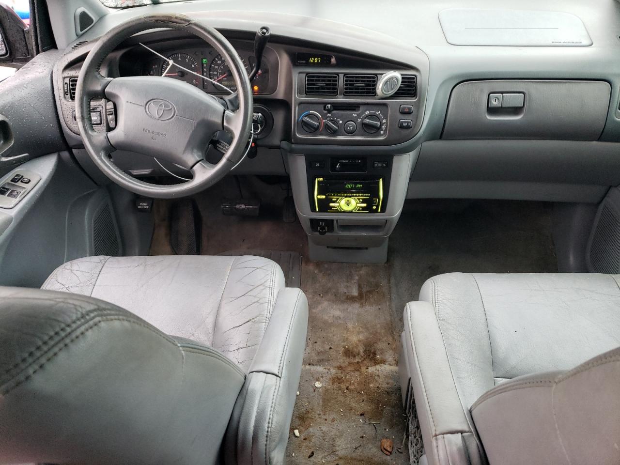 2000 Toyota Sienna Le VIN: 4T3ZF13C3YU245254 Lot: 61238234