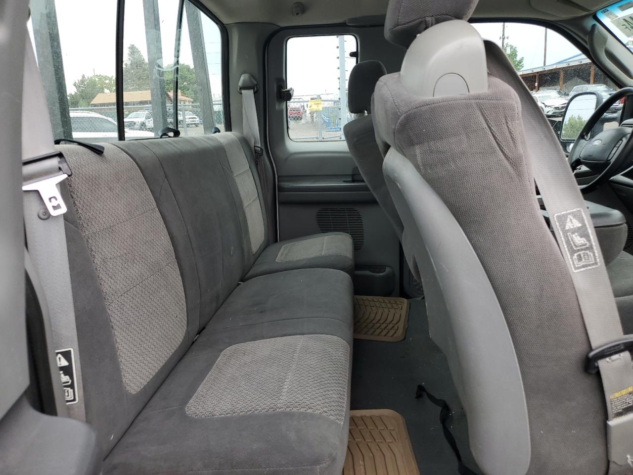 2003 Ford F250 - Image 10