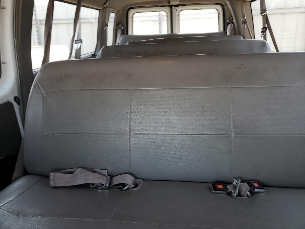 2001 Ford Econoline E350 Super Duty Wagon VIN: 1FBSS31LX1HA02780 Lot: 62869094