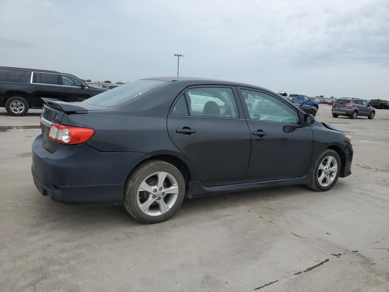 VIN 5YFBU4EE1DP185955 2013 TOYOTA COROLLA no.3