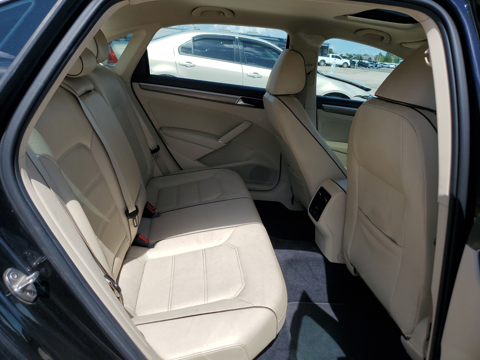 1VWBA7A35JC039722 2018 Volkswagen Passat Se