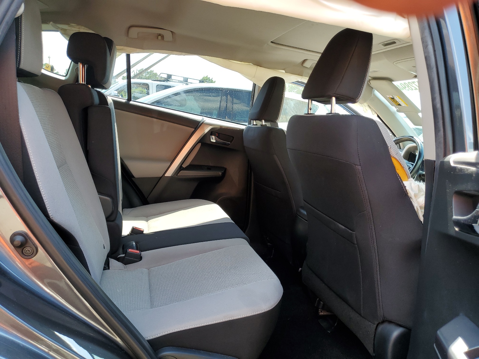 JTMWFREV8HD105343 2017 Toyota Rav4 Xle