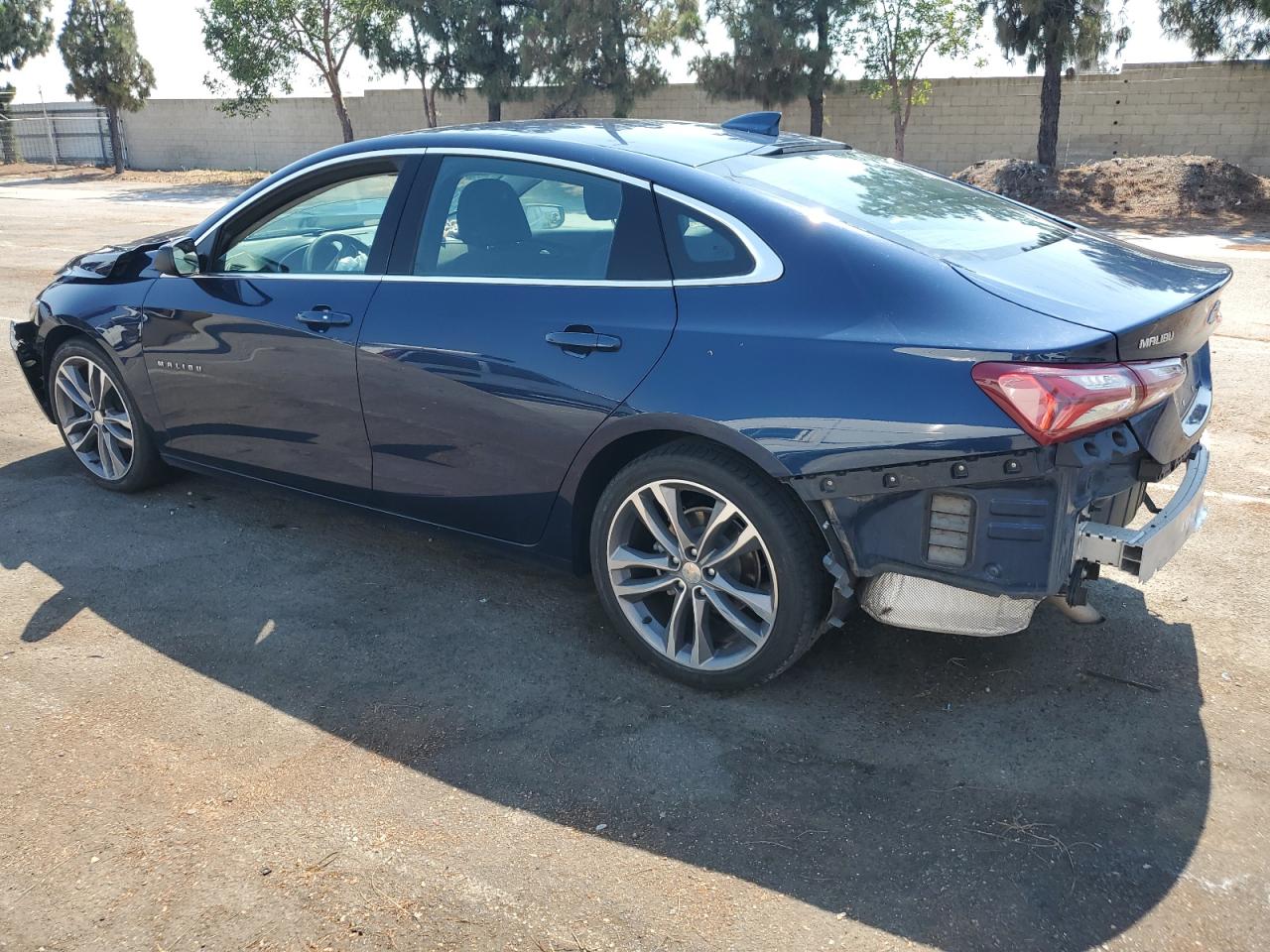 2022 Chevrolet Malibu - Image 2