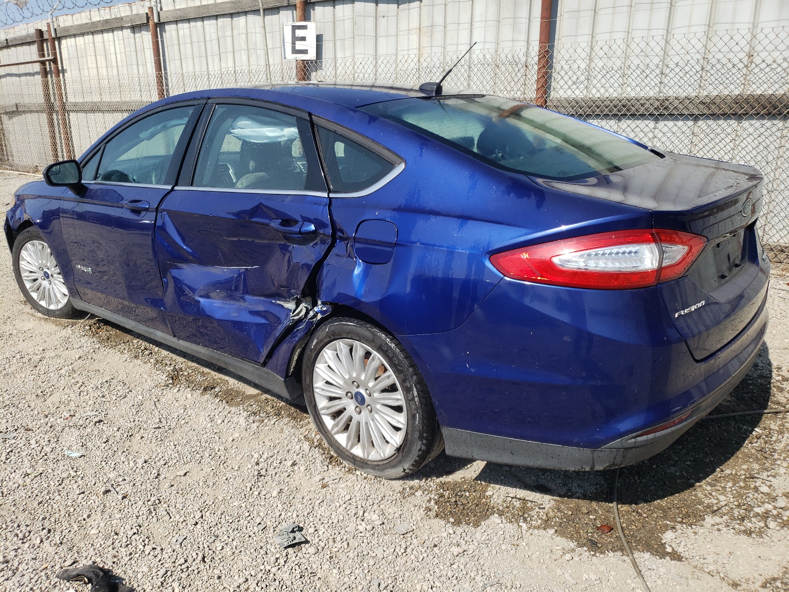 2015 Ford Fusion S Hybrid vin: 3FA6P0UU2FR229619