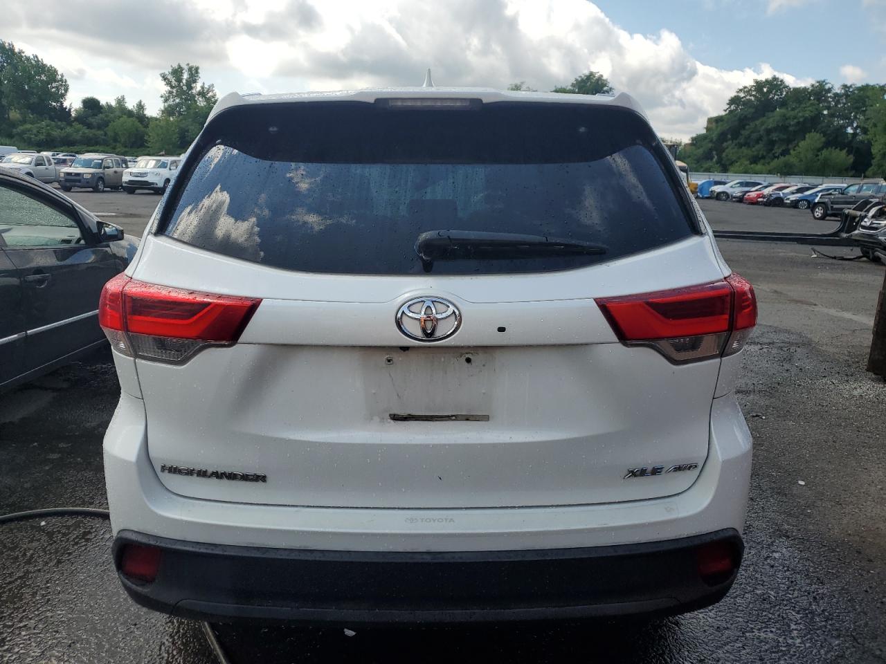 2018 Toyota Highlander Se VIN: 5TDJZRFH0JS874830 Lot: 62450944