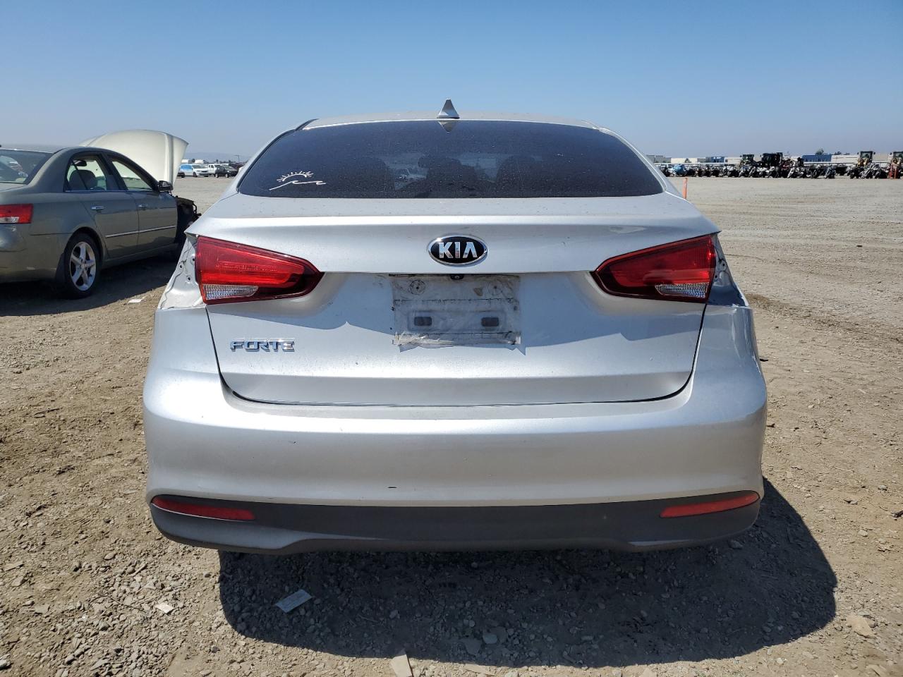 3KPFL4A70JE258399 2018 Kia Forte Lx