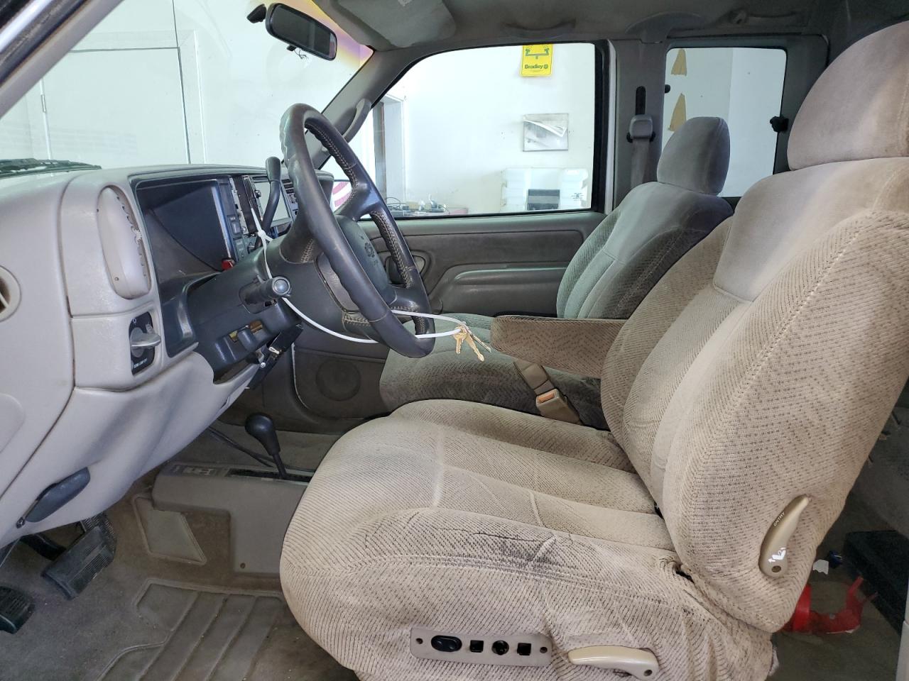 1998 Chevrolet Gmt-400 K1500 VIN: 2GCEK19R2W1198214 Lot: 62331144