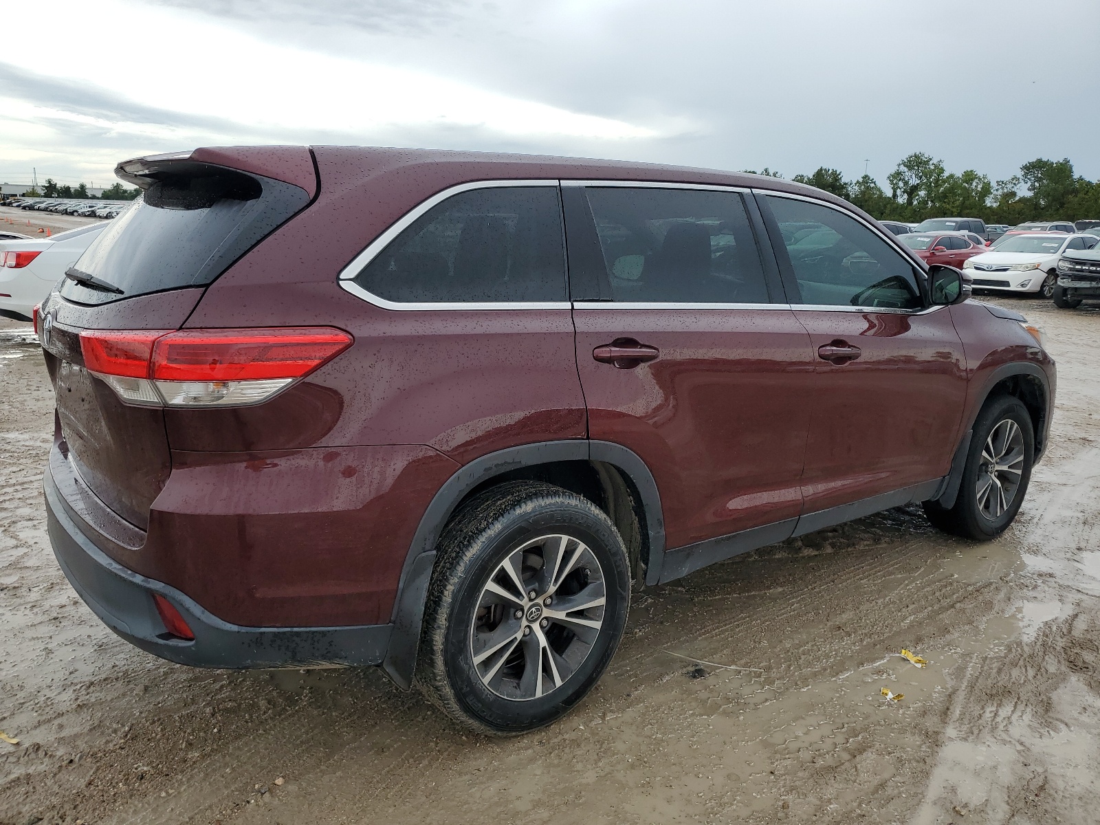 2019 Toyota Highlander Le vin: 5TDZZRFH5KS364915