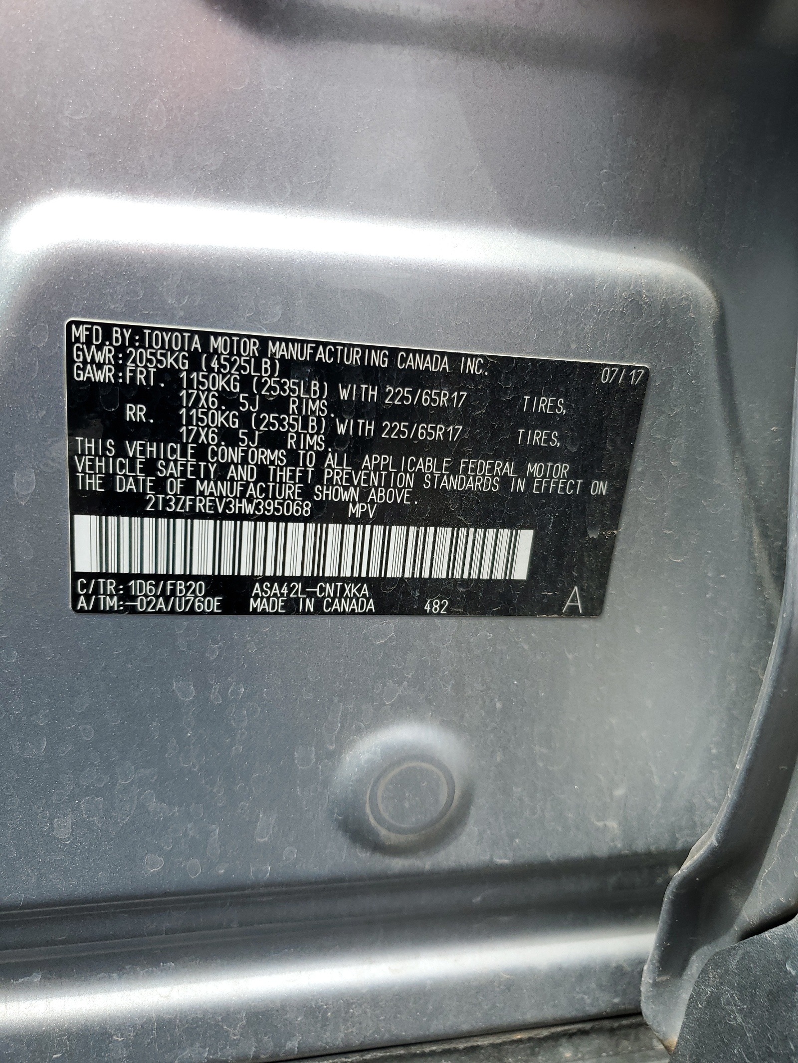 2T3ZFREV3HW395068 2017 Toyota Rav4 Le