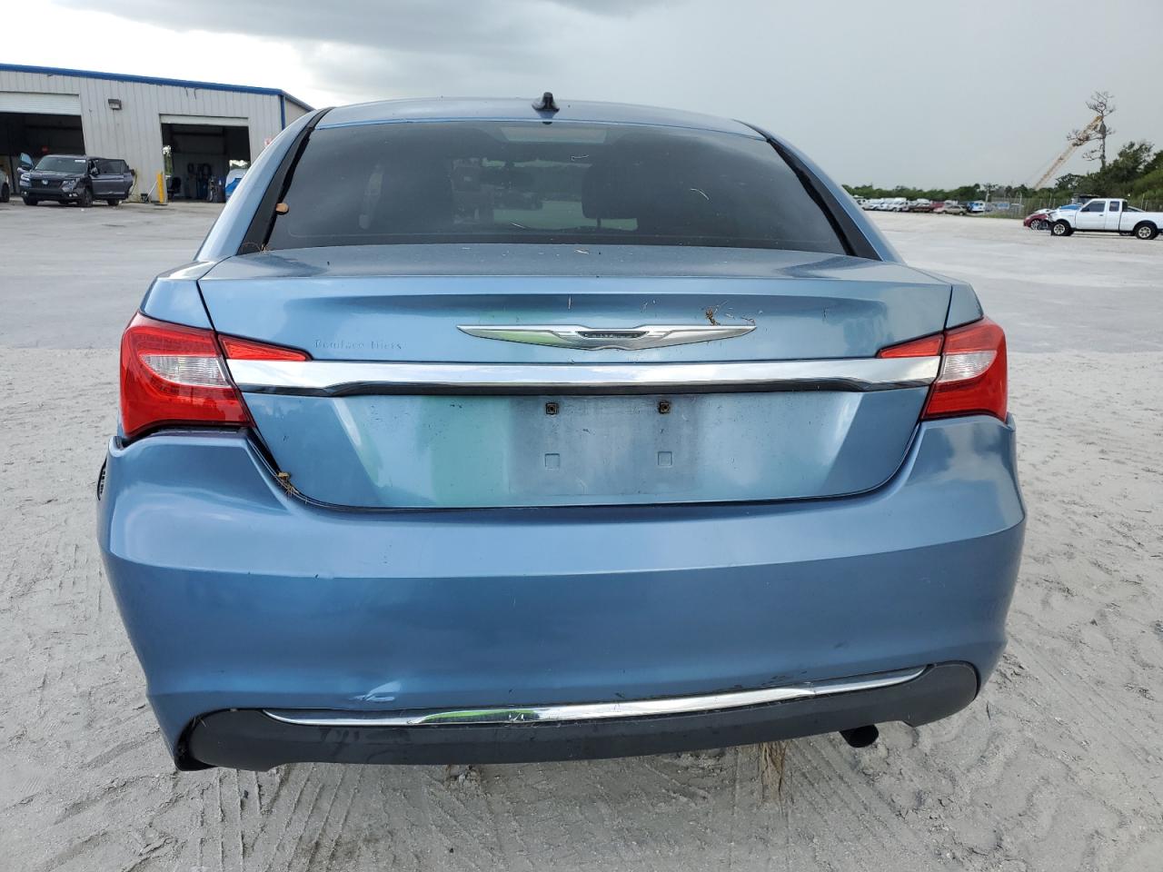 2011 Chrysler 200 Touring VIN: 1C3BC1FB2BN613326 Lot: 64017214