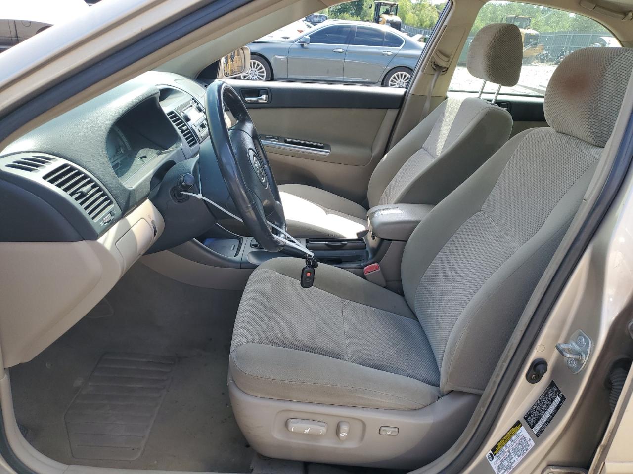 2004 Toyota Camry Le VIN: 4T1BE32K24U894300 Lot: 61651384