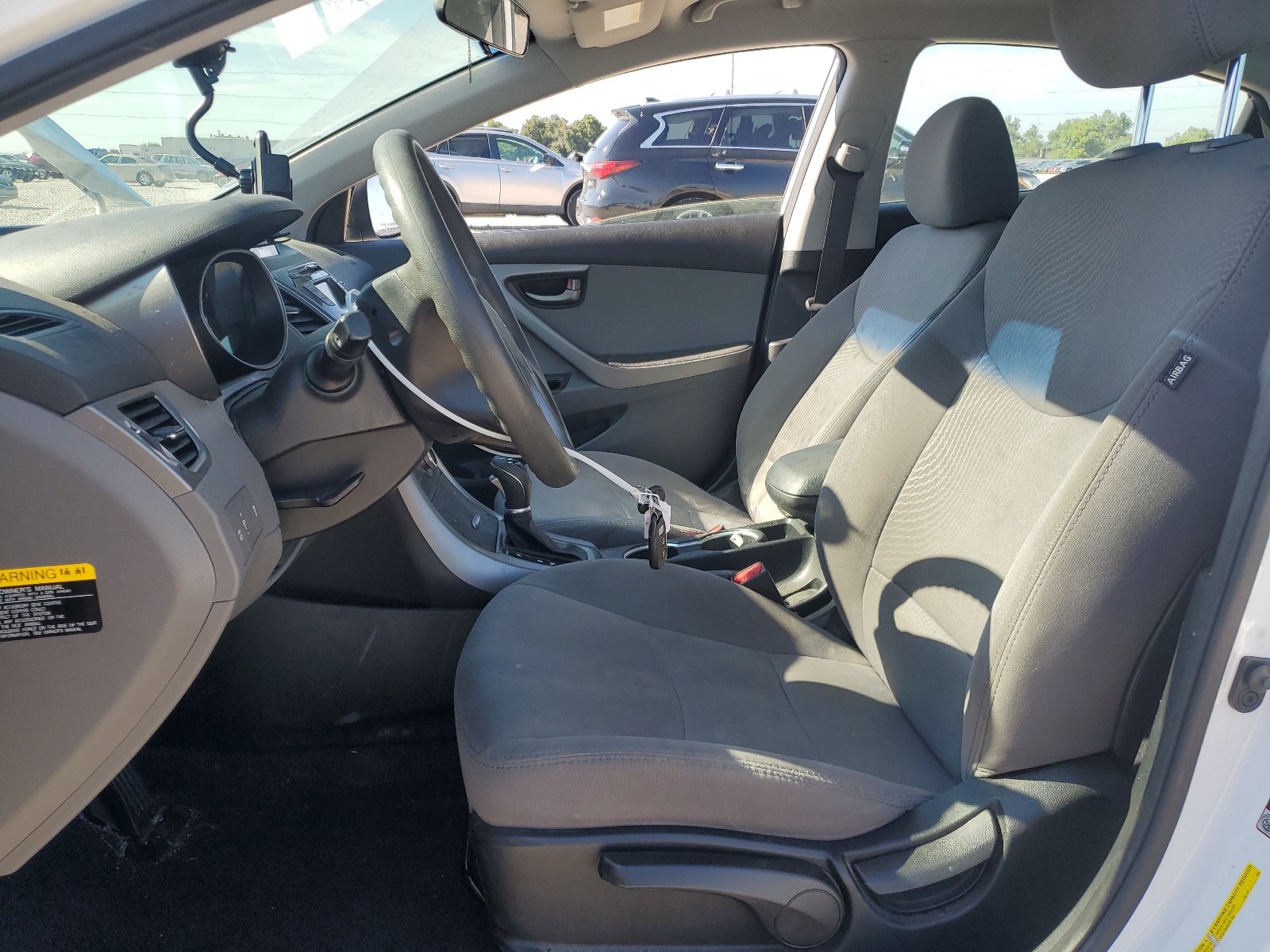 5NPDH4AE1FH647143 2015 Hyundai Elantra Se