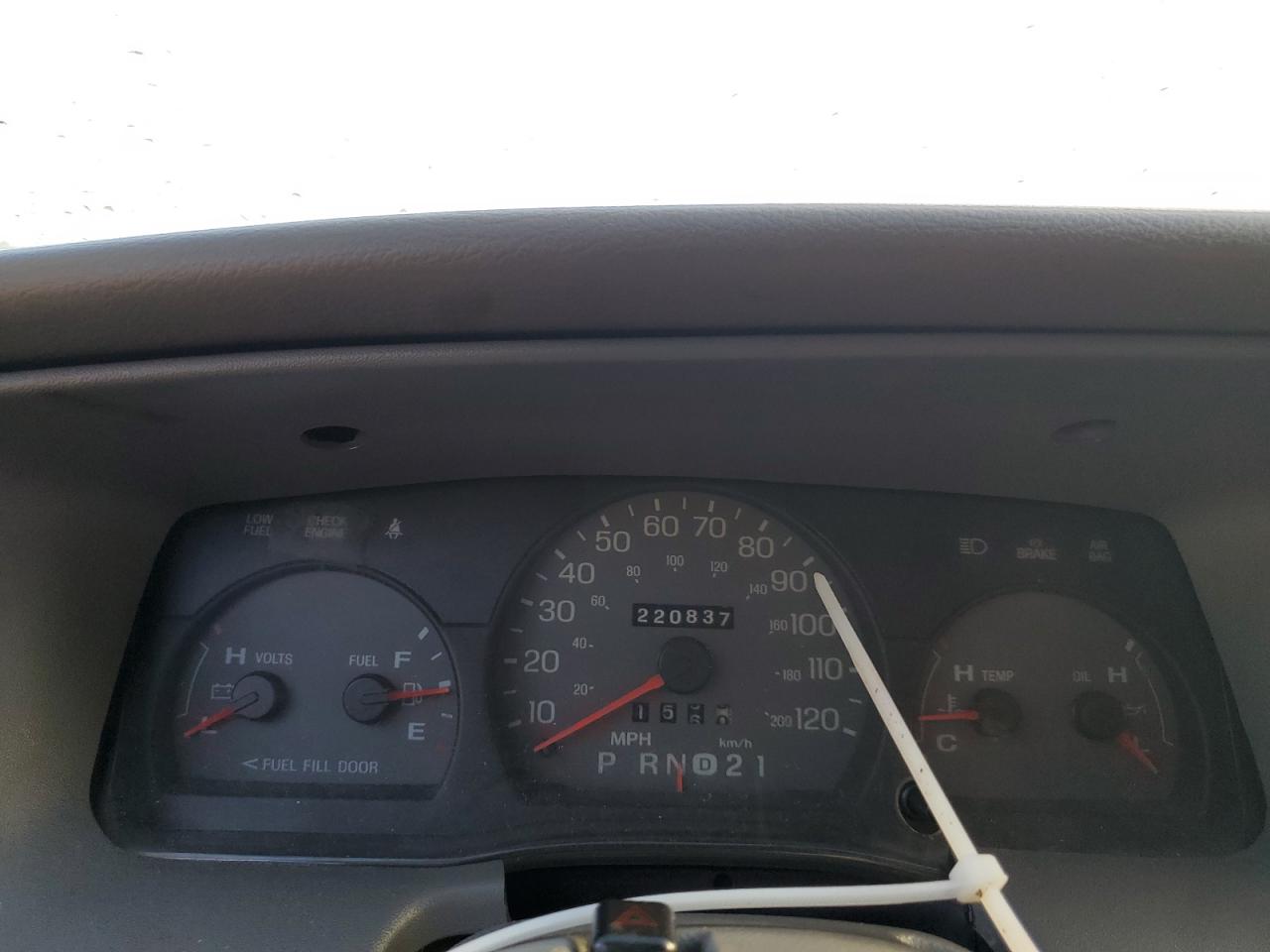 2001 Mercury Grand Marquis Gs VIN: 2MEFM74W31X646835 Lot: 64043954