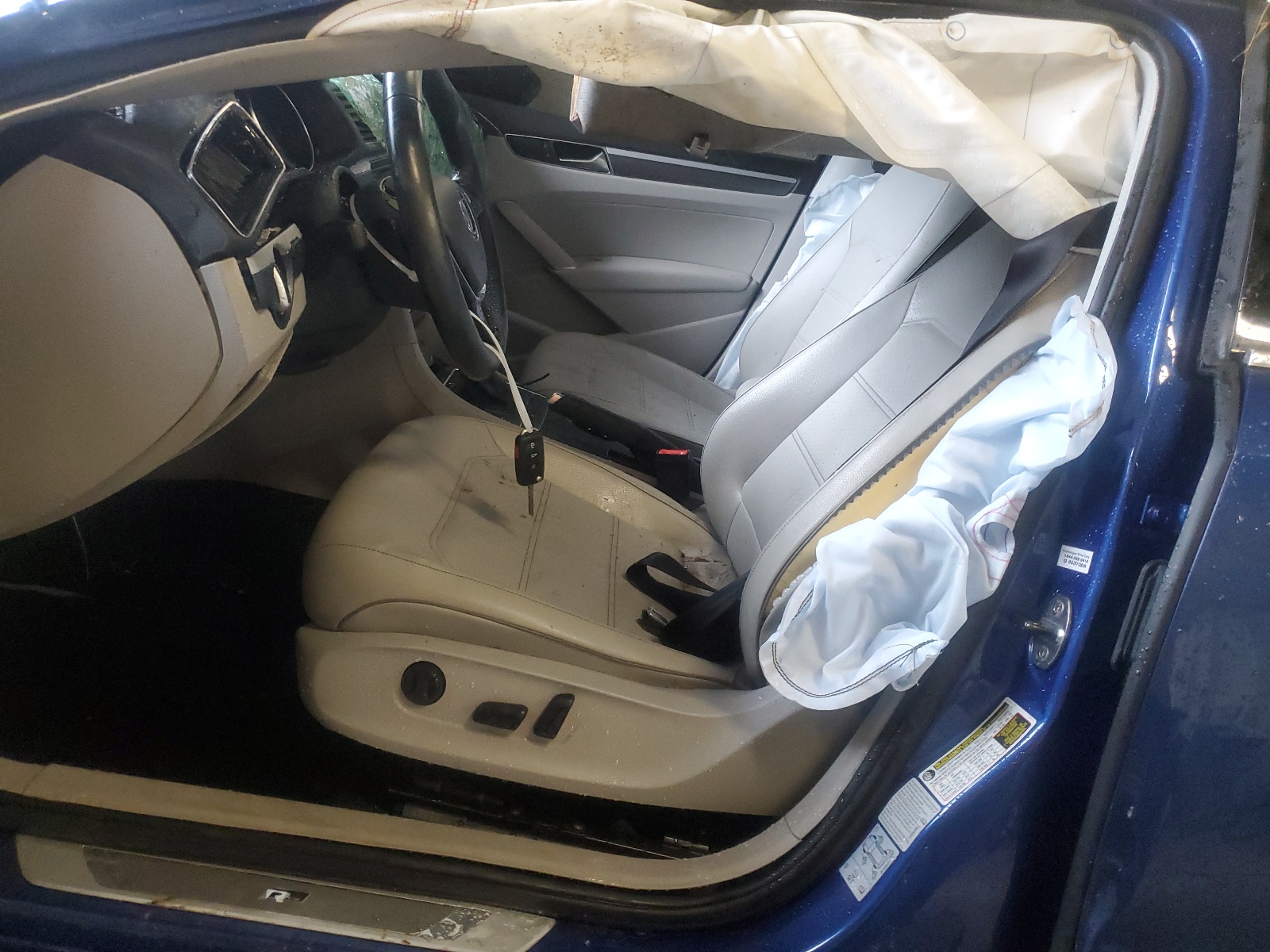 1VWDT7A32HC054367 2017 Volkswagen Passat R-Line