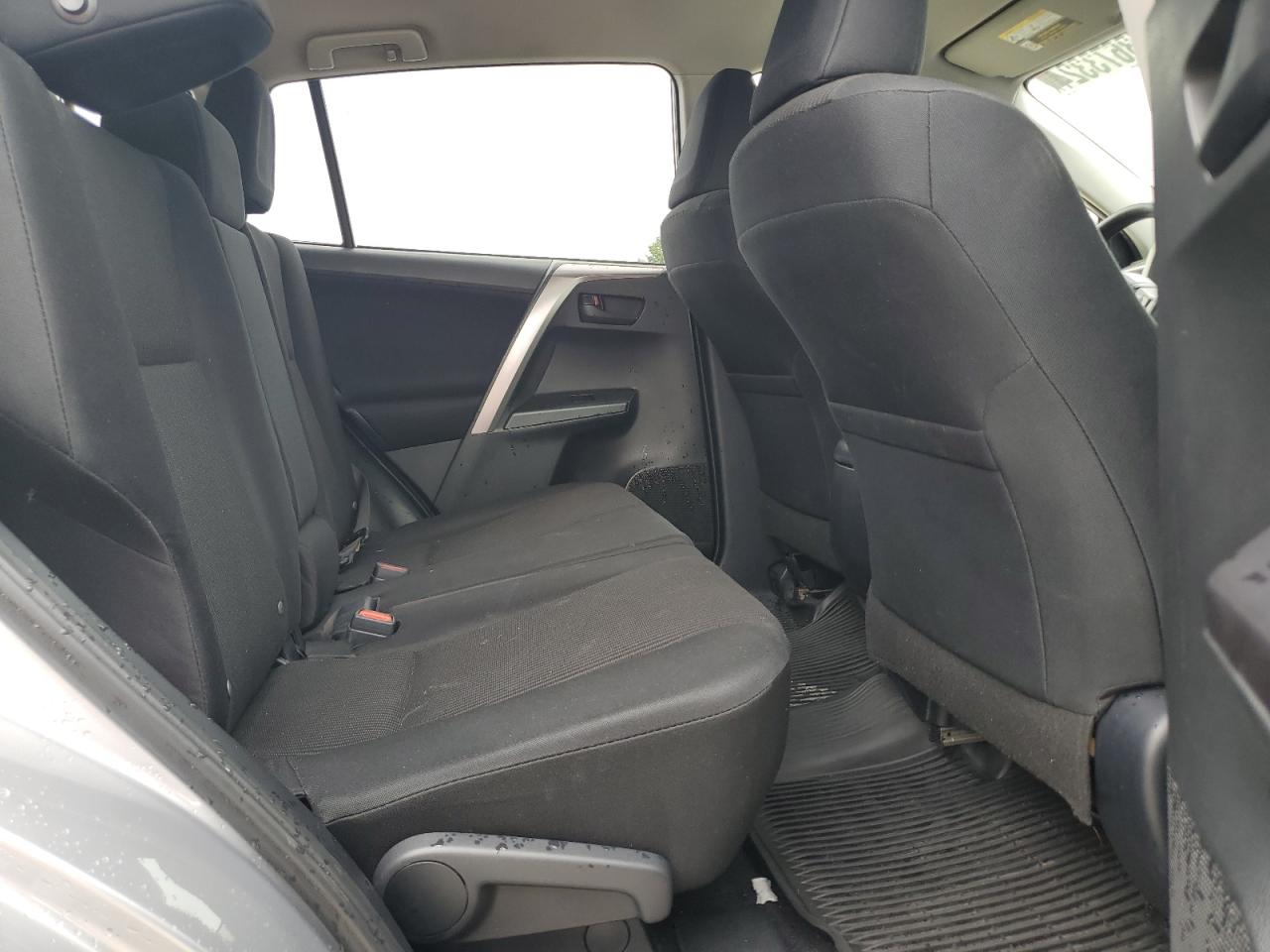 2018 Toyota Rav4 Le VIN: JTMBFREV2JJ203855 Lot: 63673324