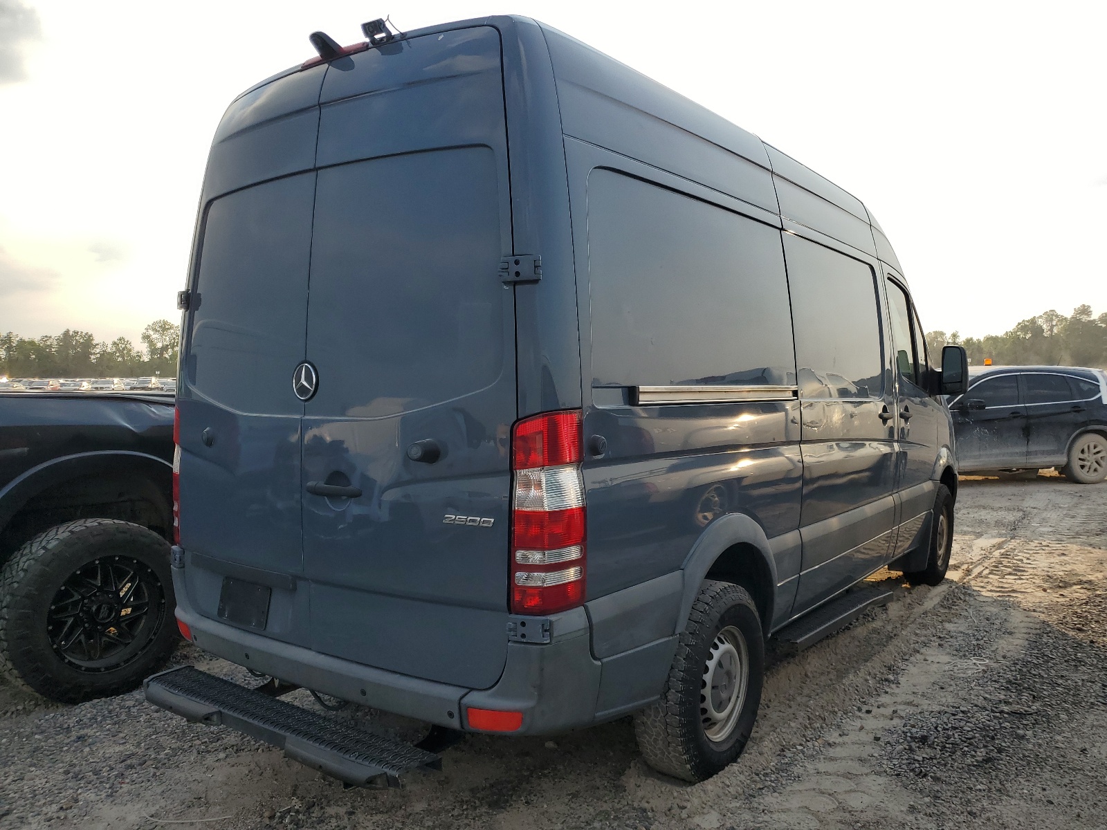 2018 Mercedes-Benz Sprinter 2500 vin: WD3PE7CD1JP630782