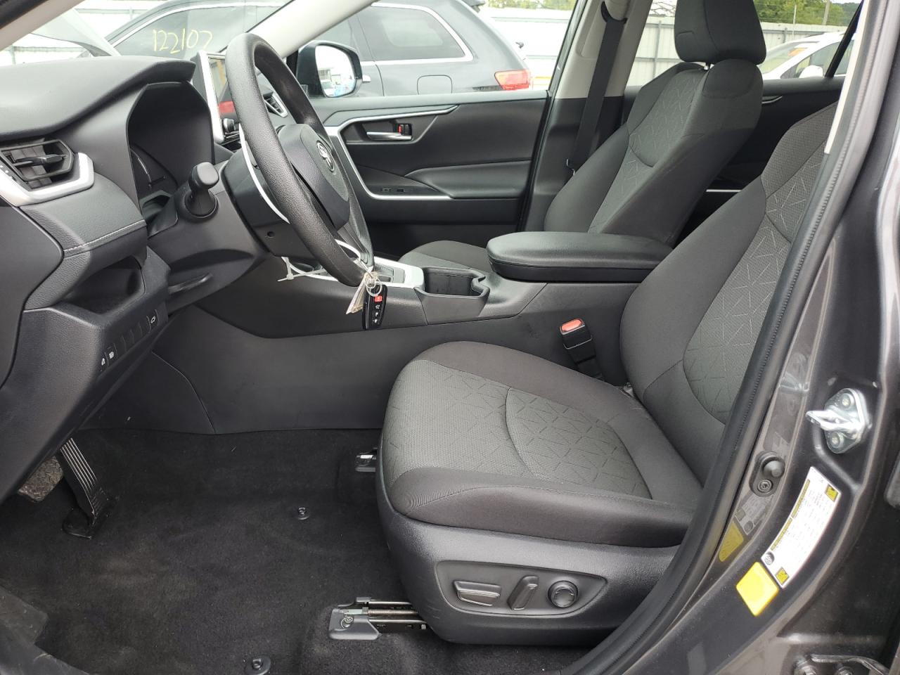 2024 Toyota Rav4 Xle VIN: 2T3W1RFV1RW323271 Lot: 64520264