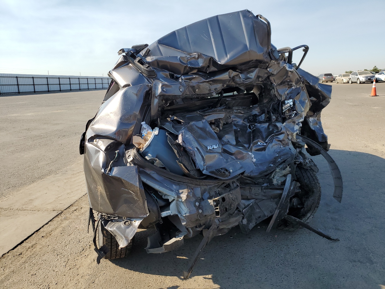 JTMWFREV2HJ123824 2017 Toyota Rav4 Xle