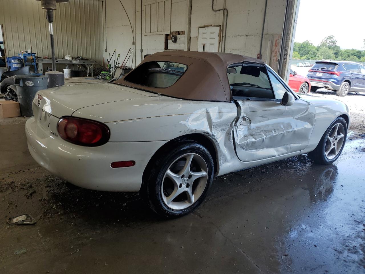 2001 Mazda Mx-5 Miata Base VIN: JM1NB353210211920 Lot: 61901554