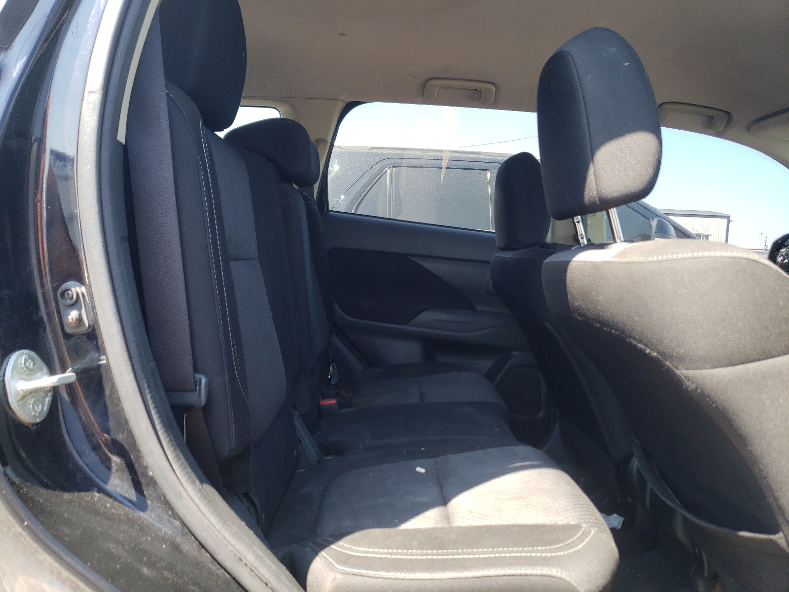 JA4AZ3A33KZ010583 2019 Mitsubishi Outlander Se