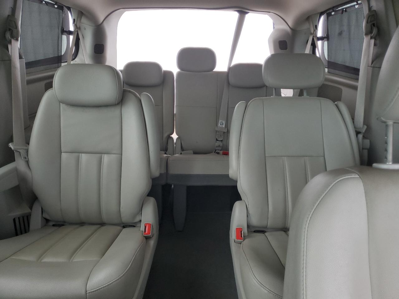 2010 Chrysler Town & Country Touring VIN: 2A4RR5D13AR260536 Lot: 61613464