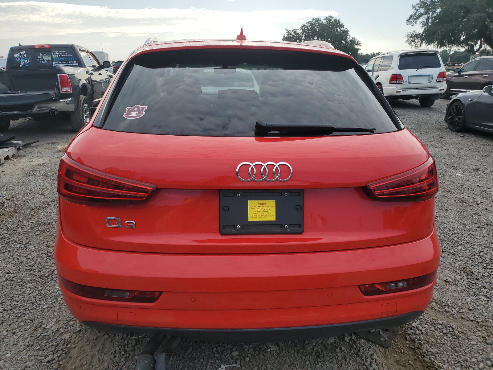 WA1BCCFS3JR011186 2018 Audi Q3 Premium