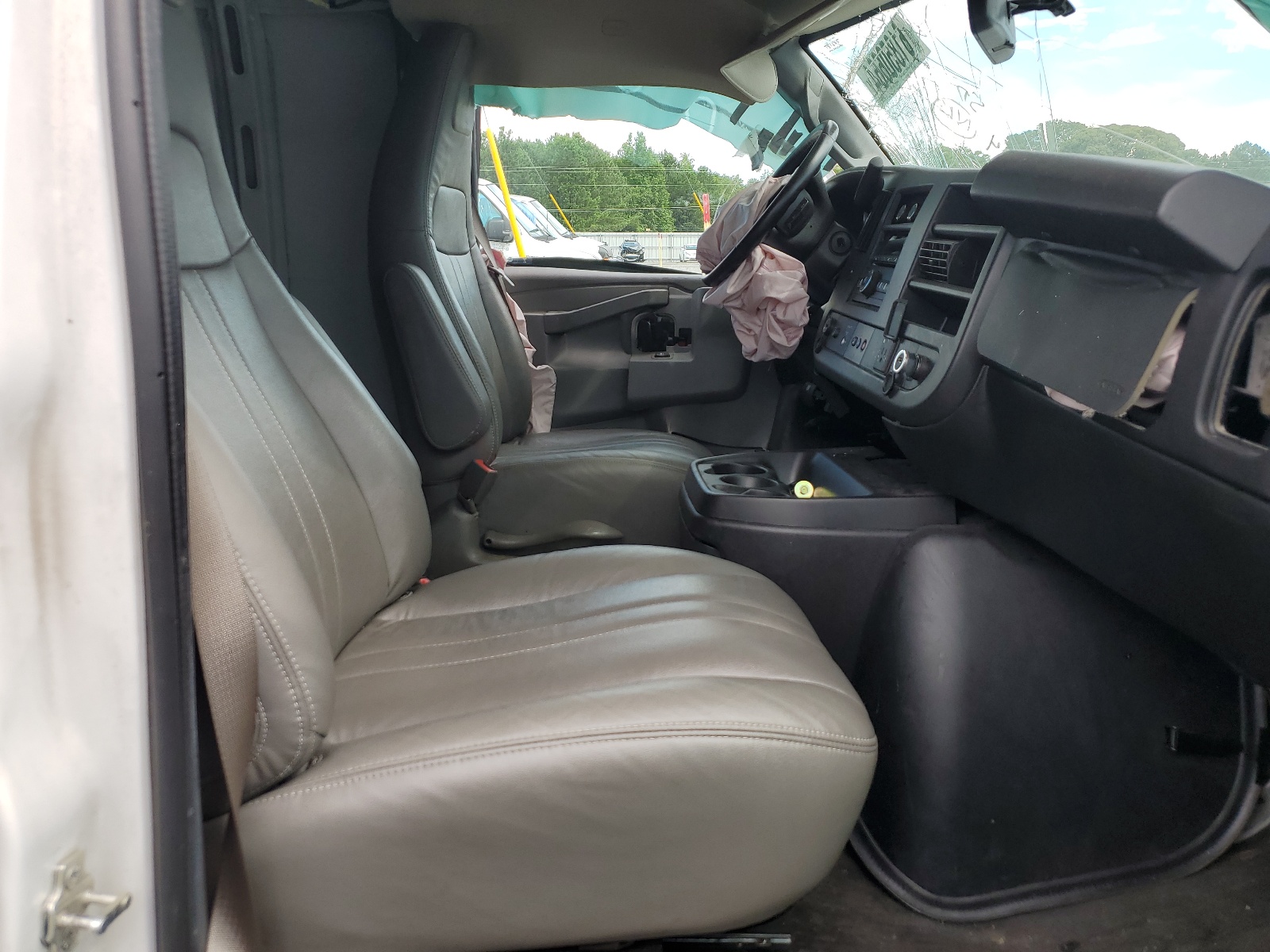 1GCWGAFP3K1143019 2019 Chevrolet Express G2500