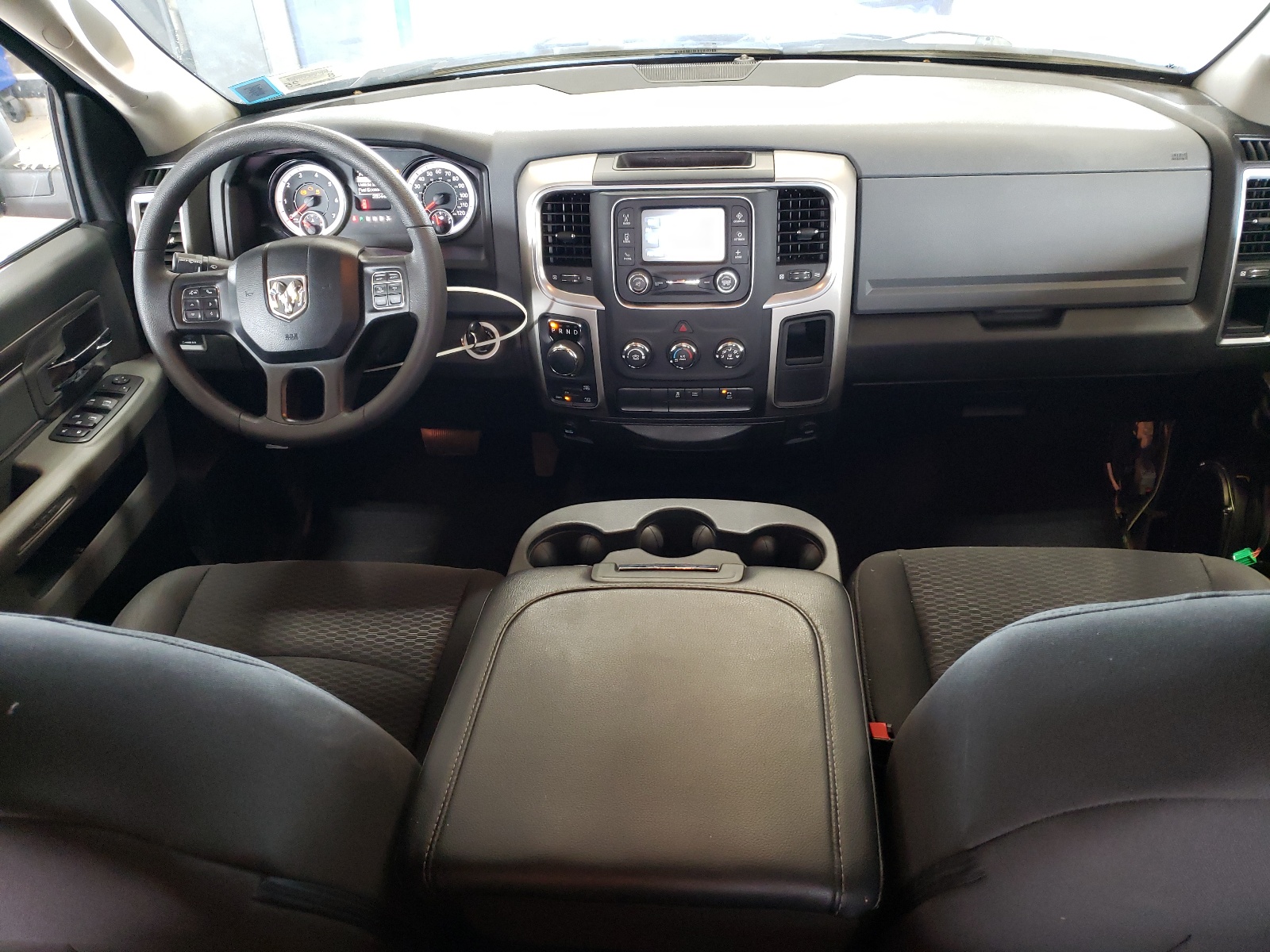 1C6RR7GG3KS670424 2019 Ram 1500 Classic Slt