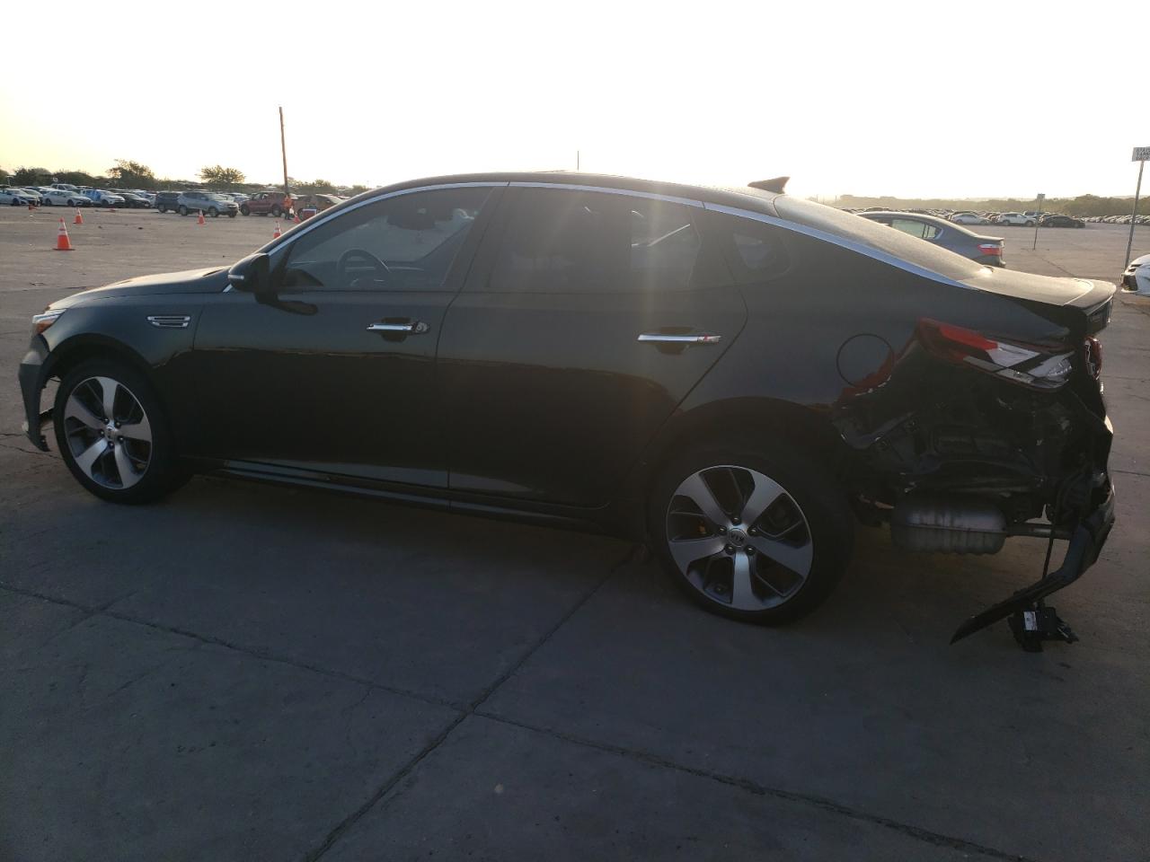 5XXGT4L38KG284482 2019 KIA OPTIMA - Image 2