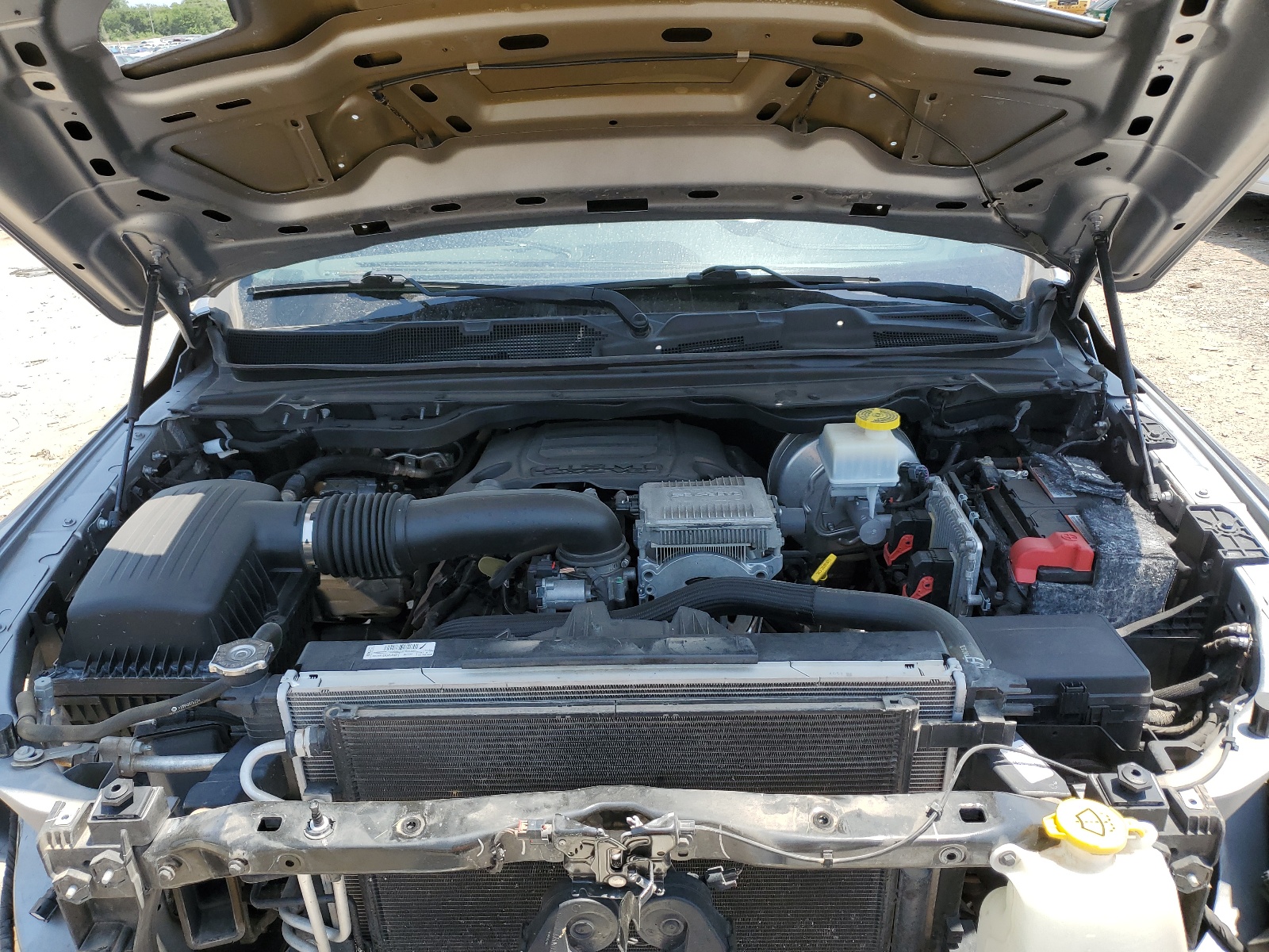 1C6SRFJT1KN605801 2019 Ram 1500 Laramie