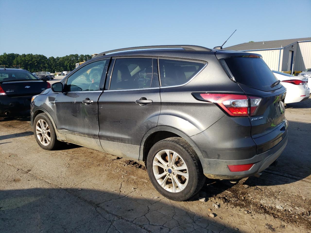 1FMCU0GD8JUC94392 2018 Ford Escape Se