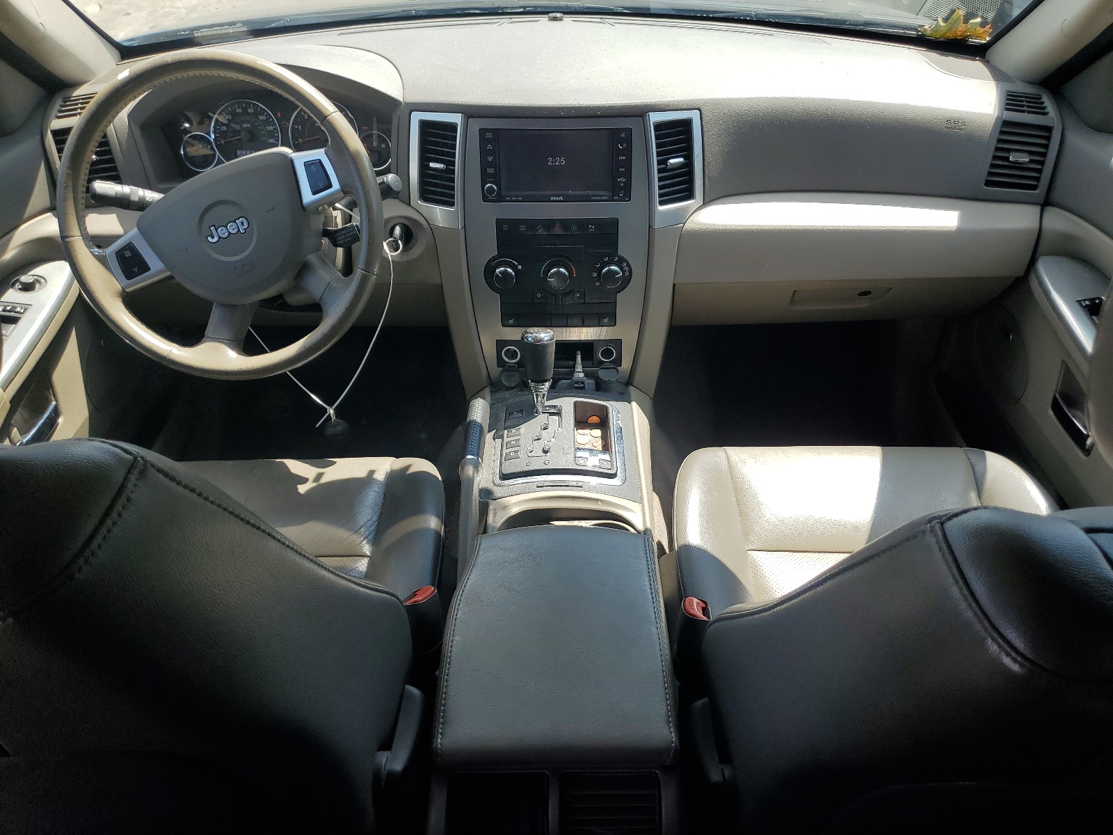 1J8HR48P19C532203 2009 Jeep Grand Cherokee Laredo