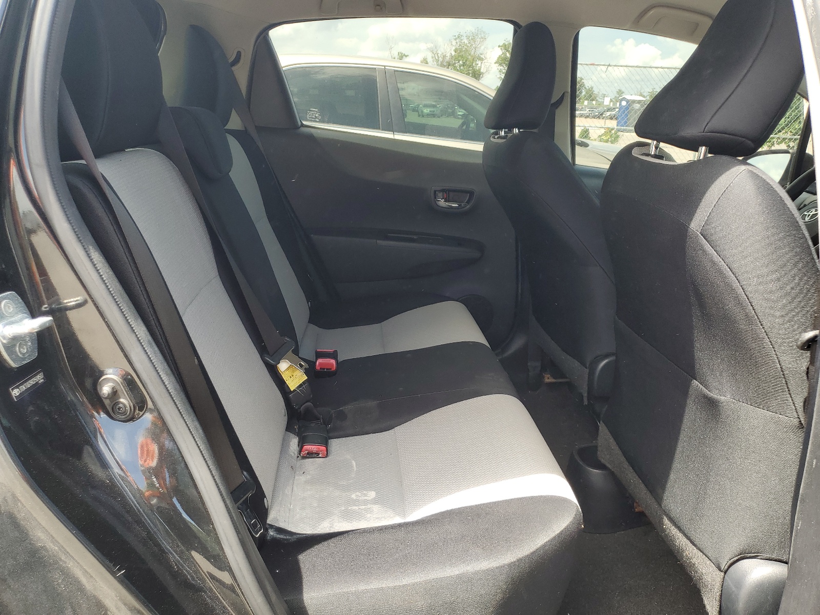 JTDKTUD39CD504507 2012 Toyota Yaris