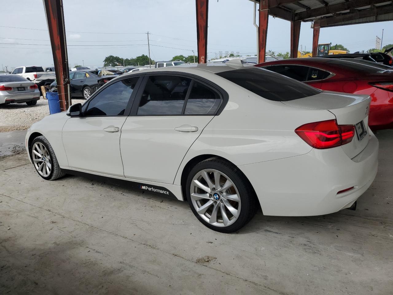 WBA8E1G5XJNU90685 2018 BMW 3 SERIES - Image 2