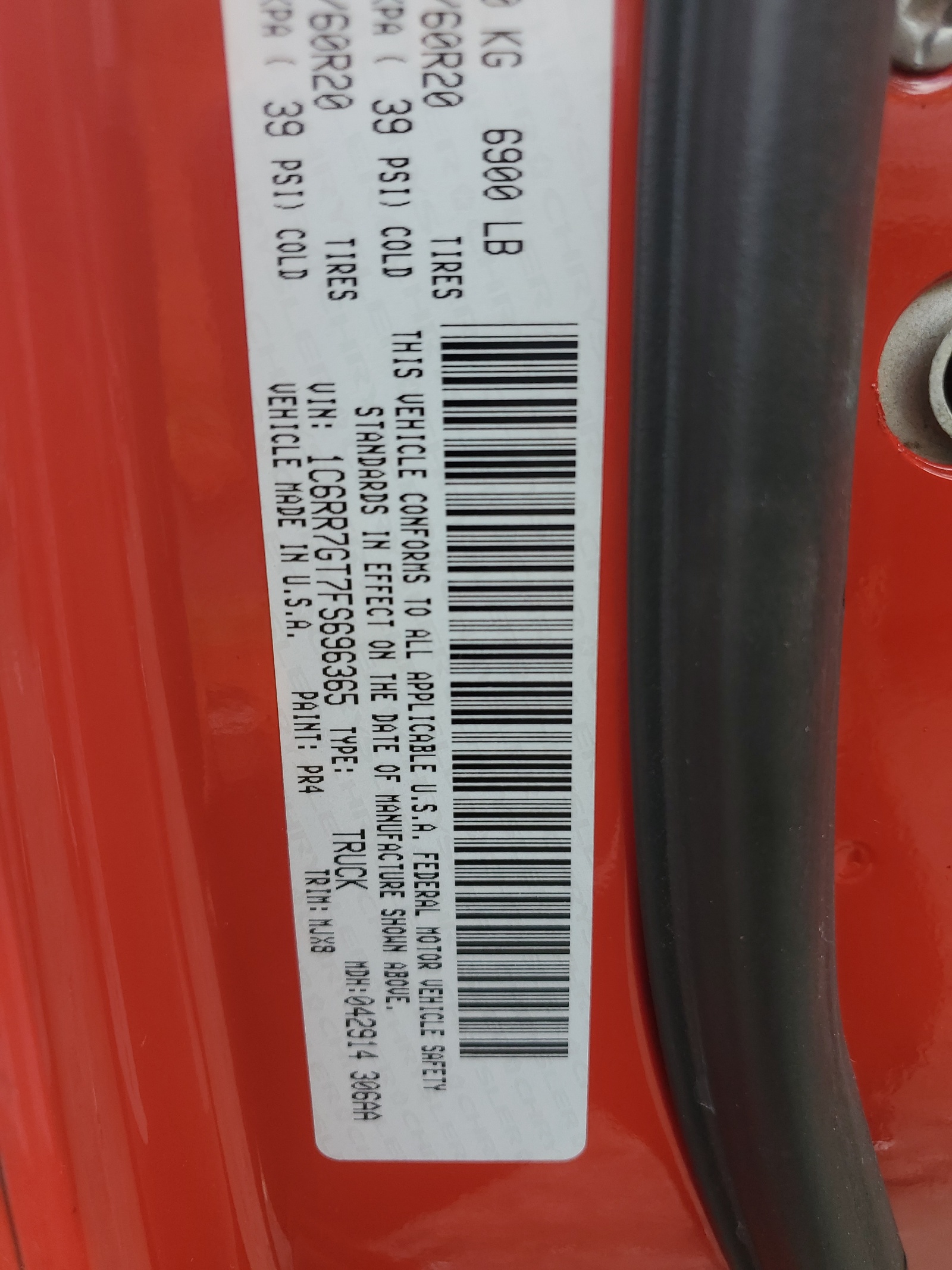 1C6RR7GT7FS696365 2015 Ram 1500 Slt