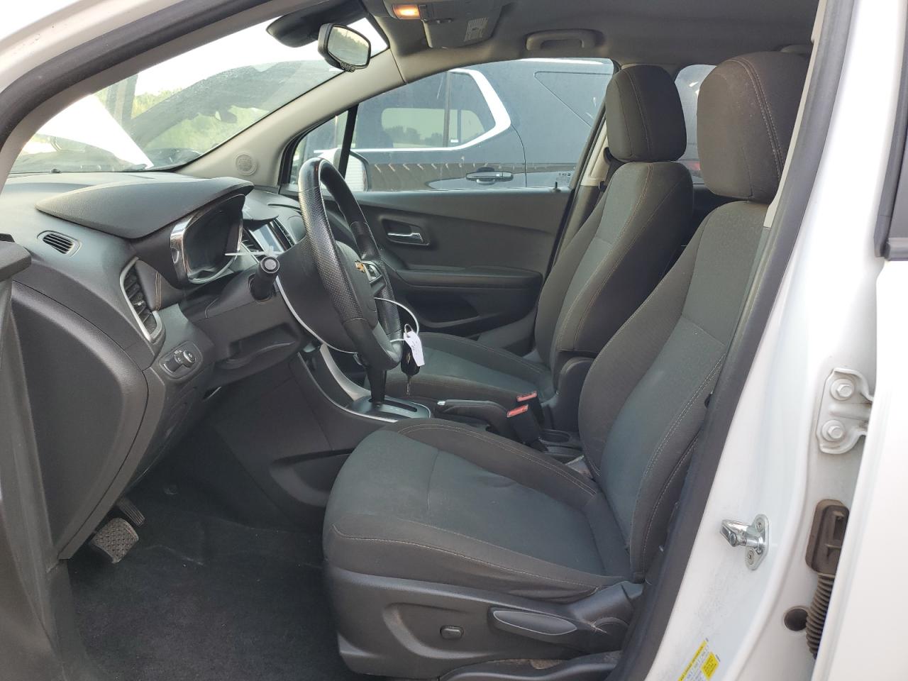 2020 Chevrolet Trax Ls VIN: KL7CJKSB5LB075299 Lot: 63103564