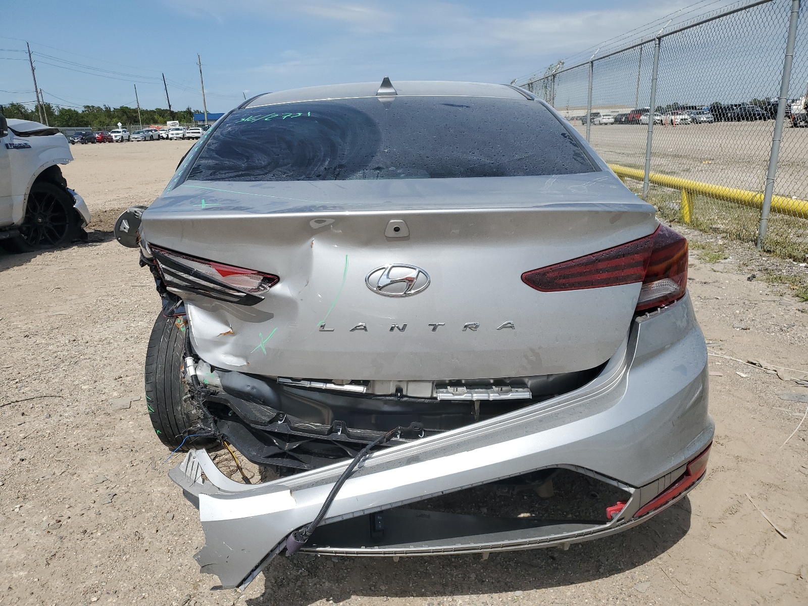 2020 Hyundai Elantra Sel vin: 5NPD84LF2LH573992